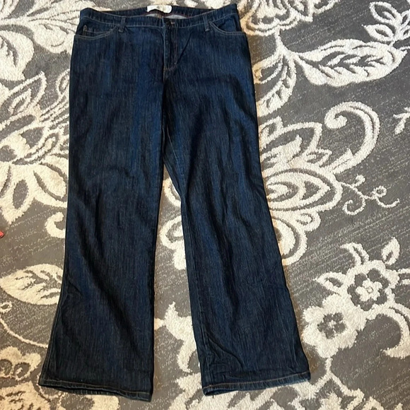 Izod modern fit boot cut jeans. Size 16. Excellent condition. - Picture 3 of 4